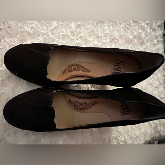 New in box. Suede chocolate brown heels. Scalloped edges in front and back. - Picture 2 of 9